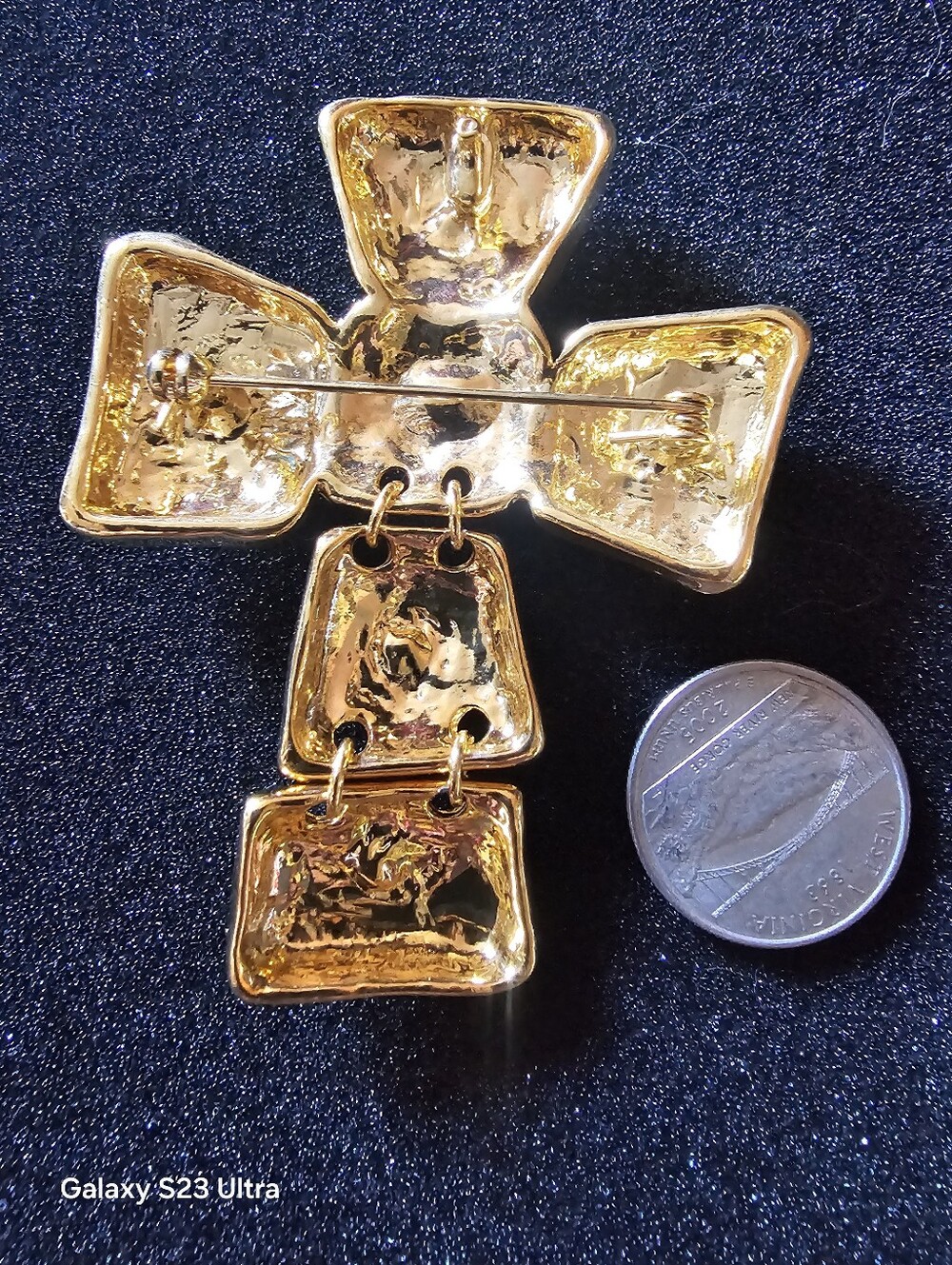Beautiful Crooss Brooche - Picture 2 of 2